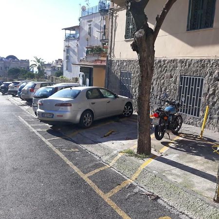 Vomero House With Free Parking 410 Cm Napels Buitenkant foto