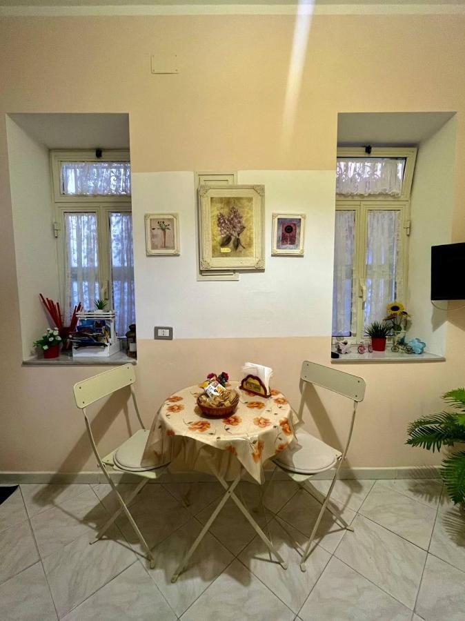 Vomero House With Free Parking 410 Cm Napels Buitenkant foto